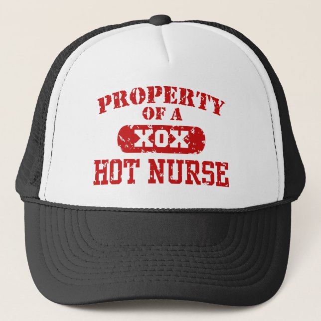 Gorra De Camionero Propiedad de una enfermera caliente (Anverso)