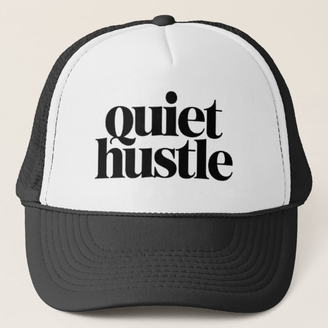 Gorra De Camionero Quiet Hustle Motivational Hat – Minimal Adjustable (Anverso)