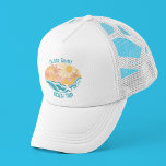 Gorra De Camionero Recorrido por playa de Cute Beach Waves Surfer<br><div class="desc">Gorra de surf de estilo vintage con hermosas olas verde azuladas del océano y un sol brillante con palmeras en verano. El fresco gorro de surfista gris se complementa con un angustiado texto verde azulado azul personalizado para sus vacaciones familiares o viaje a la playa.</div>