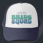 Gorra De Camionero Retro Bachelorette Party Briding Bridesmaid<br><div class="desc">Disfrute de su próxima fiesta de soltera con esta impresionante fiesta de soltera retro personalizada. Ya sea que esté celebrando un viaje en barca, unas vacaciones en chica o unas vacaciones con los mejores amigos, esta mercadería de personalizado groovy bachelorette es el lugar perfecto para su escapada inolvidable. Añade un...</div>