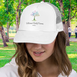 Gorra De Camionero Reunión de familia de árbol familiar personalizada<br><div class="desc">Este singular sombrero de camionero de la Reunión de la Familia está decorado con un árbol de la familia de las acuarelas y una tipografía de escritura elegante. Personalizable fácil. A medida que creamos nuestra obra de arte no encontrarás esta imagen exacta de otros diseñadores. Acuarela original © Michele Davies....</div>