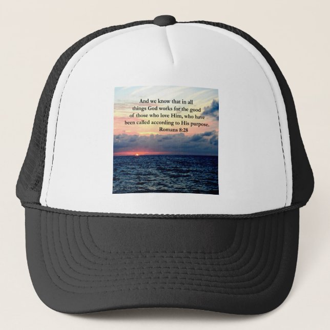 GORRA DE CAMIONERO ROMANS 8:28 FE (Anverso)