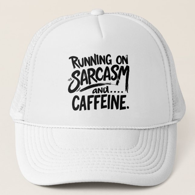Gorra De Camionero Running on Sarcasm and Caffeine (Anverso)