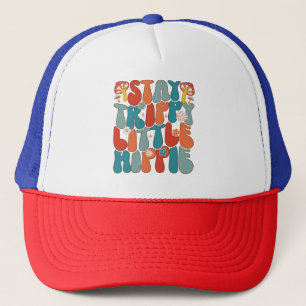 Gorra De Camionero Stay Trippy Little Hippie: Tipografía motivacional
