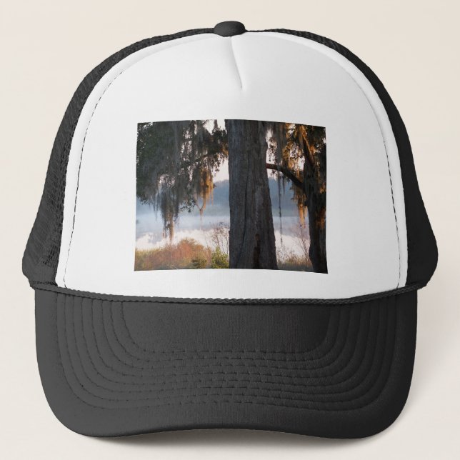 Gorra De Camionero Sunrise over a small lake in the South (Anverso)