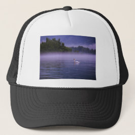 Gorra De Camionero Swan on lake