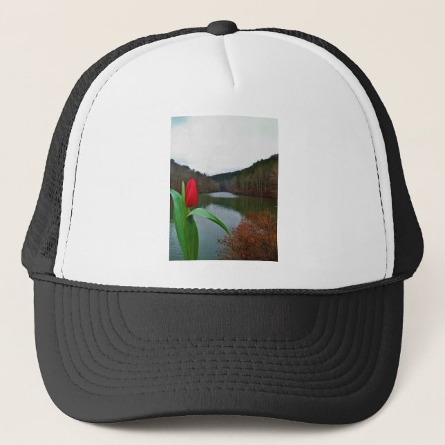 Gorra De Camionero Tulipán rojo primaveral en el lago Arrowhead (Anverso)