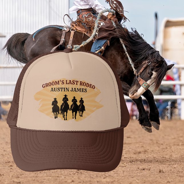 Gorra De Camionero Último Rodeo Groom Nombre personalizado Cowboy Sun (Last Rodeo Groom Custom Name Cowboy Sunset Trucker Hat)