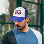 Gorra De Camionero Unión de Vintage Jack (W/Red "Reino Unido" Textos)<br><div class="desc">¡Usa la bandera de la Unión dondequiera que estés con este elegante gorro! Presenta un diseño de bandera del Reino Unido vintage/gastado con el texto "Reino Unido" debajo. El texto es rojo (hay otros colores disponibles).</div>