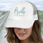 Gorra De Camionero Vacaciones en Playa Cute Bachelorette Novia Fin de<br><div class="desc">Cute Beach Vacation Bachelorette Weekend Bride Trucker Hat. Una fresca acuarela costera, náutica o playera con tonos rosados y verde azulados, lo que crea el ambiente para una escapada de playa con la novia y sus bestias. Desde viajes a Florida, The Hamptons, California o incluso algo más internacional como México,...</div>