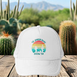 Gorra De Camionero Viaje al desierto de personalizado Cactus Sunset A<br><div class="desc">Este fresco gorra cactus sunset se personaliza con su nombre familiar para un viaje a Phoenix Arizona u otro pueblo oasis del desierto. Gorras de vacaciones personalizados con colores brillantes,  divertidos,  verde azulados y naranjas con escritura personalizado grunge.</div>