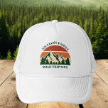 Gorra De Camionero Viaje por carretera personalizado o reunión famili<br><div class="desc">Este impresionante atardecer vintage sobre montañas rocosas en la naturaleza hace una gran imagen para un conjunto de gorras personalizados para una reunión familiar, un viaje por carretera o unas vacaciones de verano. Conmemorar la ocasión con gorras iguales para mamá, papá, hermano y hermana. Sólo tienes que añadir tu propio...</div>
