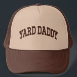 Gorra De Camionero Yard Daddy Funny Lawn Mowing Dad Gardening Dad<br><div class="desc">Reclama tu título con este audaz sombrero de camionero "Papi yard", perfecto para papás que gobiernan el césped con estilo, rayas y un gran batiburrillo. ¡La última camisa para las leyendas del patio trasero! Un regalo gracioso para el Día del Padre, cumpleaños o guerreros de fin de semana que toman...</div>