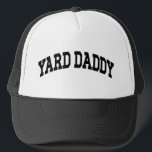 Gorra De Camionero Yard Daddy Funny Lawn Mowing Dad Gardening Dad<br><div class="desc">Reclama tu título con este audaz sombrero de camionero "Papi yard", perfecto para papás que gobiernan el césped con estilo, rayas y un gran batiburrillo. ¡La última camisa para las leyendas del patio trasero! Un regalo gracioso para el Día del Padre, cumpleaños o guerreros de fin de semana que toman...</div>