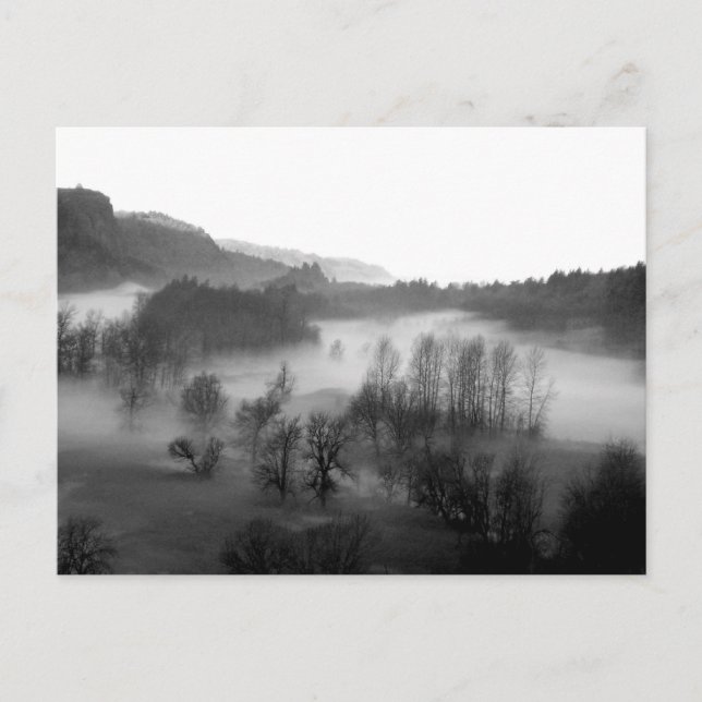 Gorra de Columbia con niebla en postal monocroma (Anverso)