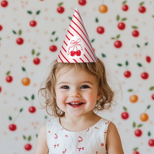 Gorra de cumpleaños con cereza rosa y roja encima