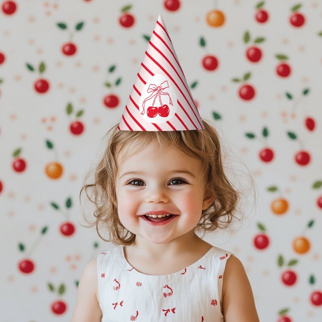 Gorra de cumpleaños con cereza rosa y roja encima (Subido por el creador)