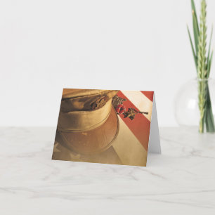 Gorra de la época, bandera y tarjeta de notas del
