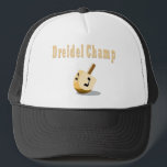 Gorra del campeón de Dreidel<br><div class="desc">Las cabezas harán girar cuando usted lleva este gorra de Chanukah Jánuca del campeón de Dreidel. Un qué gran regalo del fiesta de Chanukah Jánuca a presentar a los ganadores del juego del driedel!.</div>