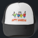 GORRA feliz de Jánuca<br><div class="desc">Este gorra feliz de los dreidels del baile de Jánuca se puede llevar como saludo del día de fiesta o dar como regalo de Chanukah.  Es un trabajo artístico único.</div>