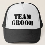 Gorras del camionero de la despedida de soltero<br><div class="desc">El soltero y el bachelorette del negro de la NOVIA del EQUIPO van de fiesta los gorras del camionero. Accesorios del boda y fuentes frescos del fiesta para el novio, la mejor comitiva del hombre, de los padrinos de boda, de la novia y de la novia. Casquillos de encargo con...</div>