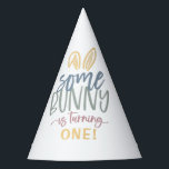 Gorro De Fiesta Algunos Bunthday Party<br><div class="desc">Un gorra de papel de cumpleaños "un conejito" lindo y colorido. Tipografía pastel con acento de oído conejito.</div>