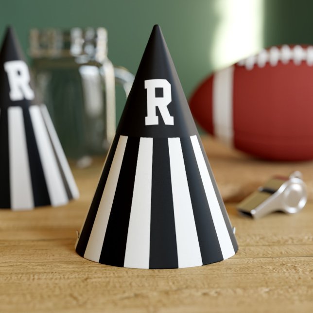 Gorro De Fiesta Bandas de árbitro deportivo americano de fútbol (Hup! Add your initial to this black & white referee stripe party hat! Perfect for sports parties)