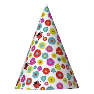 Gorro De Fiesta Ladybugs en el jardín entre las flores