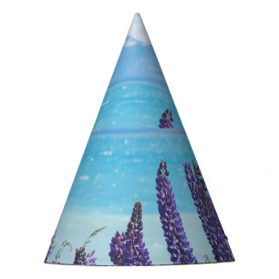 Gorro De Fiesta lavanda en la orilla del lago