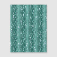 Gotitas de lluvia en metal verde