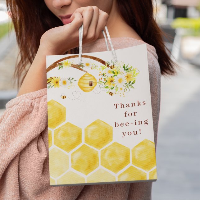 Gracias Por Bee-ing Tu Bolsa De Regalo (Thank your baby shower guests with these cute, "Thanks for bee-ing you" gift bags! )