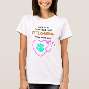 Graciosa camiseta de profesión de mujer veterana