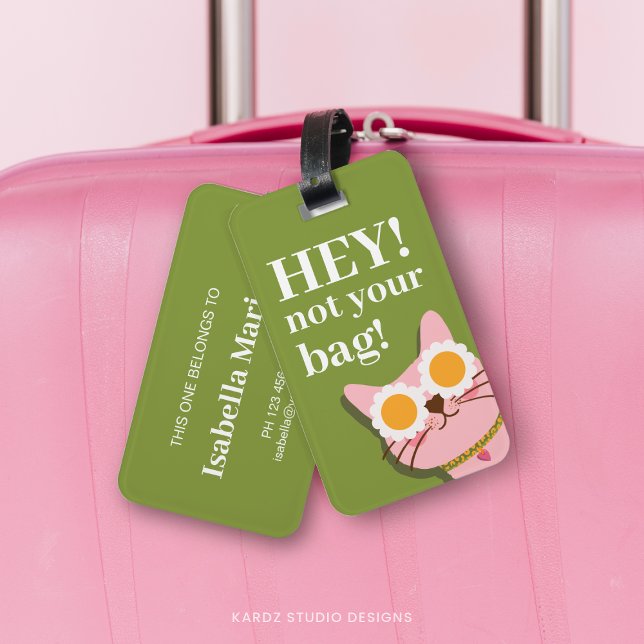 Graciosa etiqueta de equipaje personalizada para g (Personalize this green funny cat luggage tag with your favorite cat lover friend´s name as a gift.)