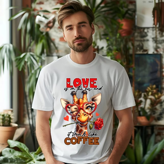 Graciosa jirafa de amor y café camiseta (Subido por el creador)