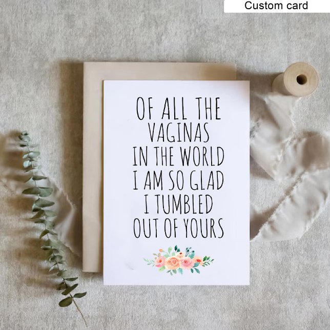 Graciosa tarjeta de cumpleaños de mamá de impresió (Funny Mom Birthday Card From Daughter Floral Print)