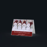 Graciosa tarjeta de Navidades Snowman<br><div class="desc">Cuatro lindos y jóvenes hombres de nieve con gorras de punto. No se ve mal,  no se habla mal,  no se oye mal mientras que el cuarto acaba de ver a Santa. Una tarjeta de saludo de Navidades graciosos y lindos que seguramente encantará a todos los que la ven.</div>