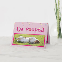 Graciosa tarjeta de Pascua con un montón de basura