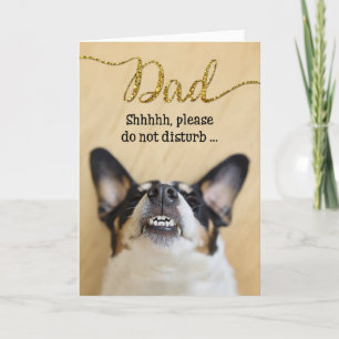 Graciosa tarjeta del día del padre - Perro con una