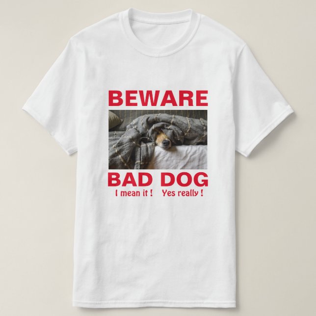Gracioso Cuidado Con La Camiseta De Perro Malo (Diseño del anverso)