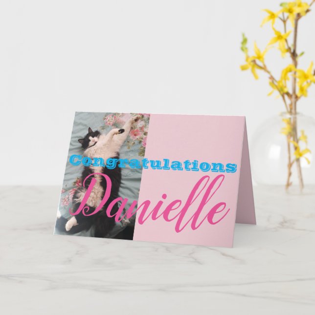 Gracioso gato de Tuxedo Felicitaciones Tarjeta de  (flor amarilla)