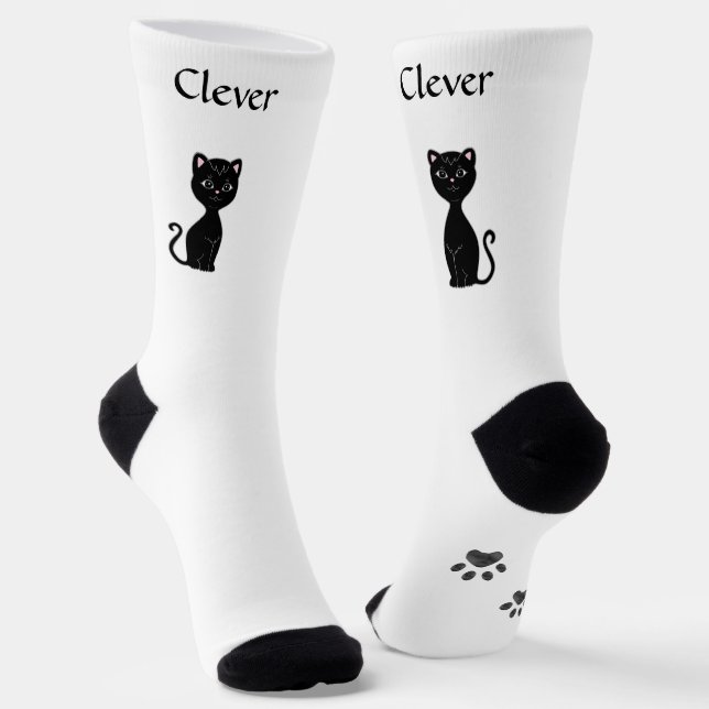 Gracioso gato negro y patas en calcetines blancos (Angular)