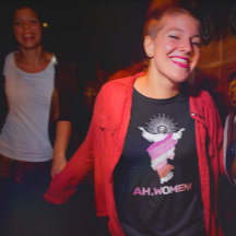 Gracioso Orgullo Lesbiano AH, ¡MUJERES! Camiseta