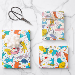 Gracioso perro garabato de gatos envuelto de papel