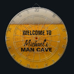 Gracioso tablero de dardos "man cave" con temática<br><div class="desc">Graciosas tablas de dardos con temática alcohólica.  ¡Bienvenidos a la cueva del hombre!</div>