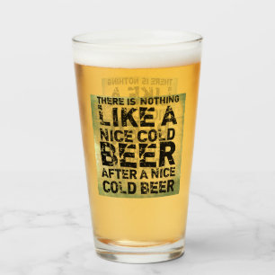 Gracioso vidrio de cerveza de pinta moderno