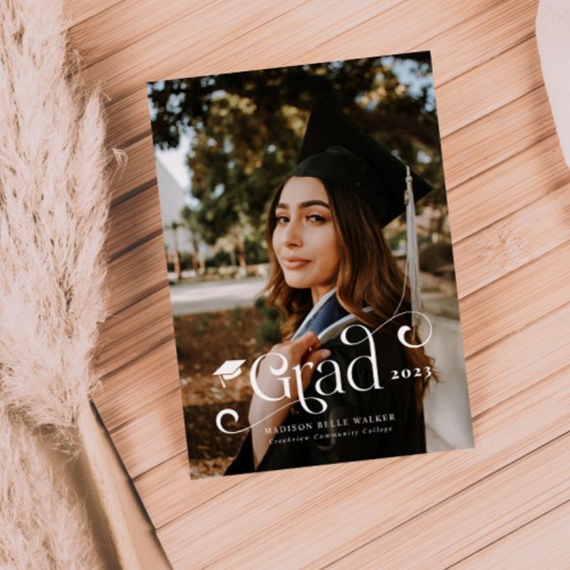 Grad Swirly Overlay Text Graduation Invitación (Subido por el creador)