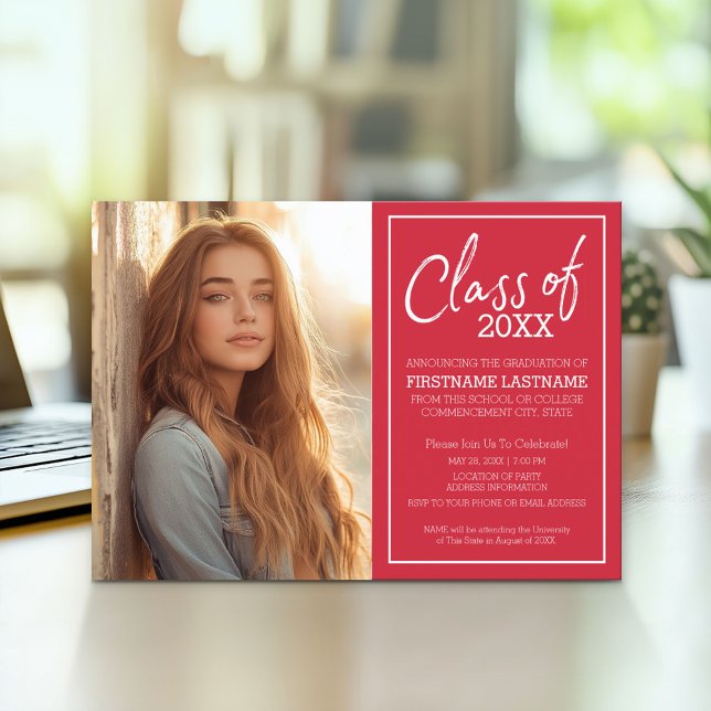 Grad Trendy Graduation Foto Invitación roja (Modern Graduation Announcement and Party Invitation)