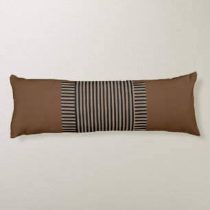 Grado ante una almohada del cuerpo del algodón