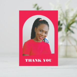 Graduación rosada moderna en arco