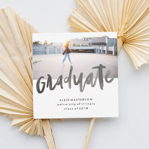 Graduado por mano   Tarjeta de Invitación cuadrada